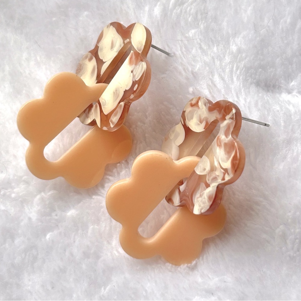 Plato’s Peach & Brown Hanging Flower Link Pierced Earrings